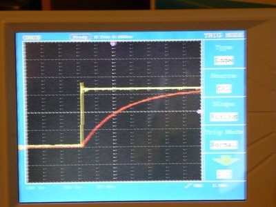 RC Network shows delayed rise of reset pin (red) compared to 5V (Yellow)